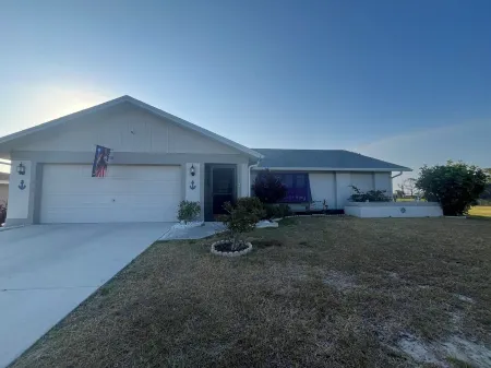 SW Florida close to beach.   HEATED SALT WATER POOL