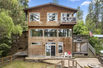 Beautiful Liberty Lake Waterfront House