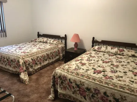 Clean, Comfortable and Quiet Condo at the base of Jackson Creek Summit