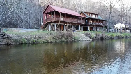 “Tuck’ed Away” Riverside near WCU & Sylva