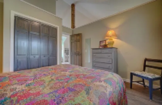 Creekfront Hayesville cottage with beautiful sunrise and sunset views!