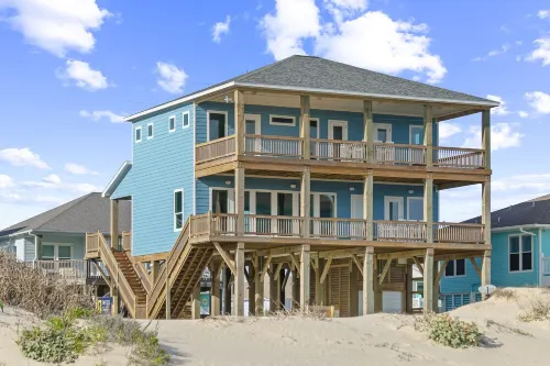 Two Primary Suites! Fantastic views of the beach! 5bed, 4.5bath sleeps 21.