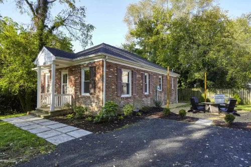 Adorable two-bedroom retreat close to Easton, Denton, Centreville 昆安妮住宿飯店