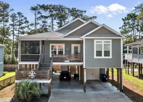 Swimming Pool, Elevator, Fire Pit, EV Charger, Pickleball, Walk to Beach!