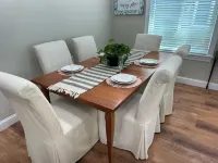 Centrally located Orleans home w/ outdoor seatiing