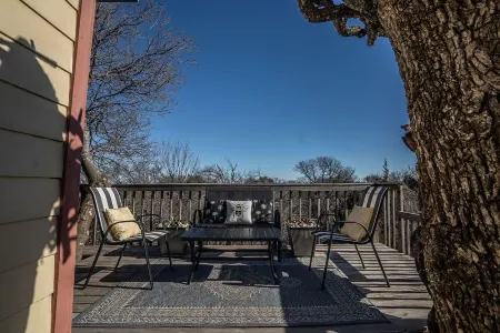 The Eagle's Nest:  A Charming Oasis Minutes from Decatur Square