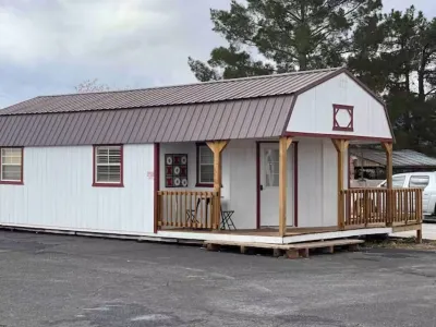 The Big Tiny White House Hotels near Rattlin' D Playhouse