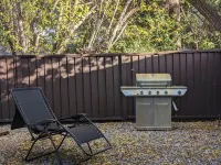 Designer retreat home near Stanford! Luxury, Gym, Peloton, office,Backyard,BBQ