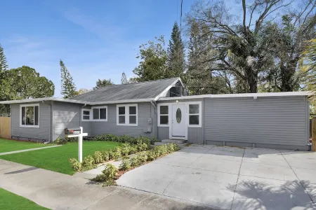 Sunshine Stay 3Bed 2Bath Oasis Near Beaches And Downtown St Petersburg Отели рядом с достопримечательностью «Island Bamboo»