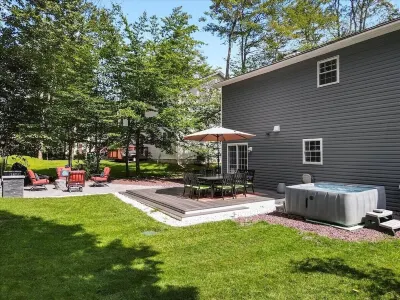 Pocono’s Mountain winter getaway! Community Church附近的飯店