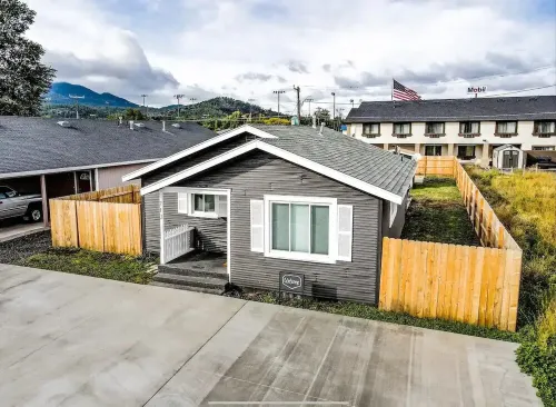 Walk Train & Rte 66 / the Stay @ Seven•One•Three