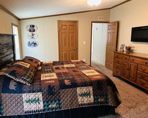 Secluded Farm near Bennett Springs State Park, 66 Robin Ln Tunas, MO 65764 Hotels in Laclede County