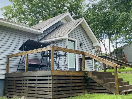 Fall Rates! Lux Lake Cottage, Great Location, Perfect Home & Property.