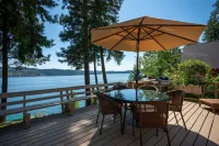 Lake Front New Remodel w/ Hot Tub- Coeur d'Alene