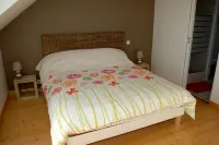 SMALL COTTAGE MESANGES Hotels in Riec-sur-Belon