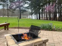 Angler's Den~Kerr Lake Life! Lake Front, Kayaks & Boat Dock Hotels in Vance County