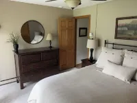 Newly Renovated Very Clean 2 Bedroom 2 Bath Condo Close to Skiing and Village