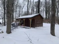 Cozy Amish Log Cabin, Near Caves, Grill, Fire Pit, DirecTV, High-Speed WiFi!
