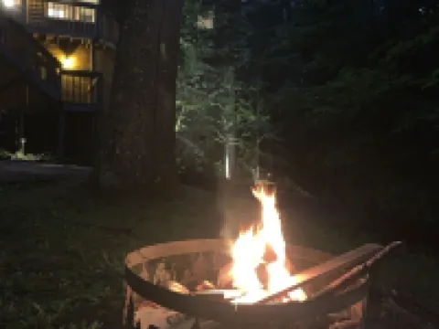 Lazy Bear Lodge 25 min to Beech Mountain Hot Tub and Pool Table 約翰遜縣酒店