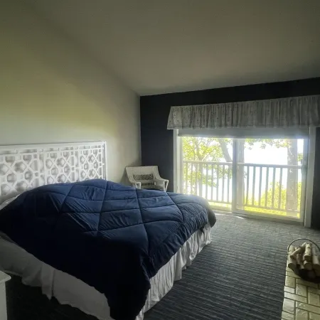 Stunning Views! 2 King Bdrms w Private Bathrooms. Walk to Lake Michigan Beach!