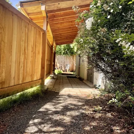 Private guest house-minutes away from Portland, Nike and many more!