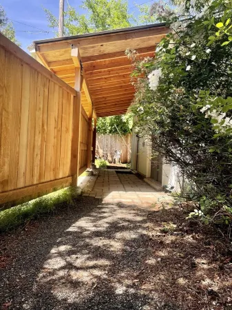 Private guest house-minutes away from Portland, Nike and many more! Отели рядом с достопримечательностью «ZoomCare»