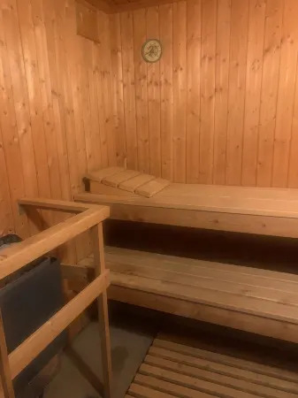 5 Double Bedroom Art Deco Villa by the Sea with Heated Pool Отели рядом с достопримечательностью «Shell Grotto»