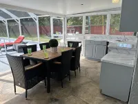 Backyard Oasis, calm, quiet and peaceful. Just pack and come enjoy. 포트세인트루시 호텔