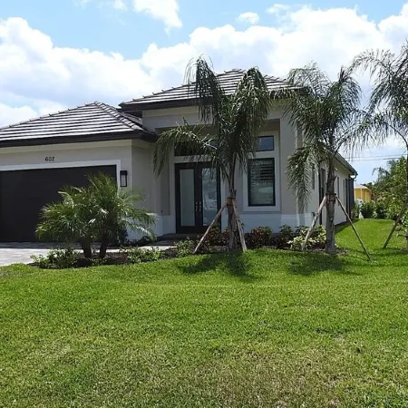 Naples Park Charm by Vanderbilt Beach w/Heated Pool - Special Offer, Book Now!