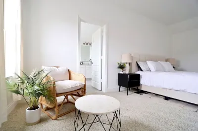 Luxe Living 4-bedroom with Fireplace, Fire Pit, & Game Room