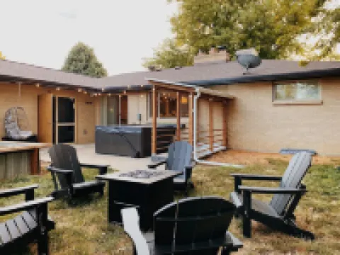 Arvada Oasis + New Hot Tub Sleeps up to 16 with 6 Cozy Beds!!