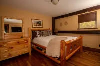 Hocking Hills Lodge w/hottub,10acre lake, with Basketball & Pickleball court Hotels in 