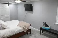 The Urban Oasis: Pet-friendly, Full Kitchen, Pool, Office Space! Hotels in Richland Hills