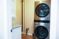 Cozy Corner House 9 min walk from Indianapolis Motor Speedway!