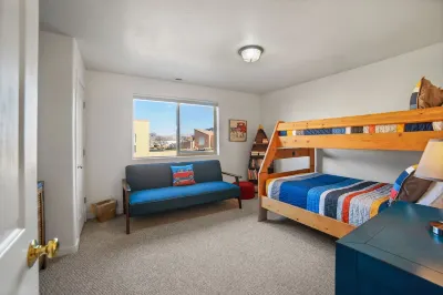 NEW LISTING!- RED RIM ROOST @ Rim Village,Minutes to Arches. Quiet. Great Views
