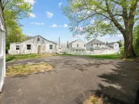 Beach Cottage, Private Beach and Pass Hotels in Niantic