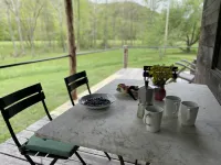 Secluded River access , restored farmhouse along Dry Fork River