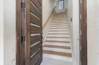 All New spacious cozy in-law suite 1BD minutes to highway 485 & 74