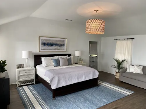 A hidden secret. Escape the crowds, not the view! Bayfront oasis with boathouse.