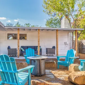 Cozy Fire Place ~ King Beds ~ Near Acu ~ Sleeps 12 ~ FirePit ~ Pickleball ~ Dogs