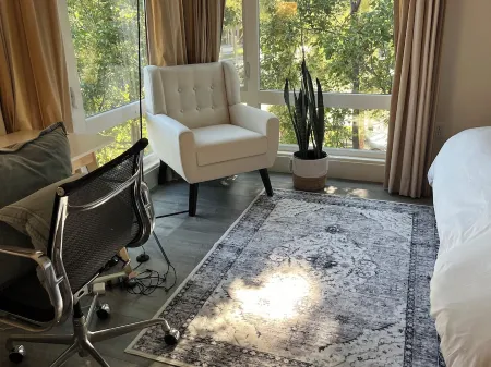 Near Stanford Meta Google. 3 Br 3BA Luxury Home. 2 Car Garage. Fiber High Speed.