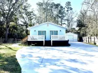 Cozy 2-Bedroom 2 Bath Cottage in Enjoyable Ocean Springs! Sleeps 4 Guests. Hotels in Gulf Park Estates
