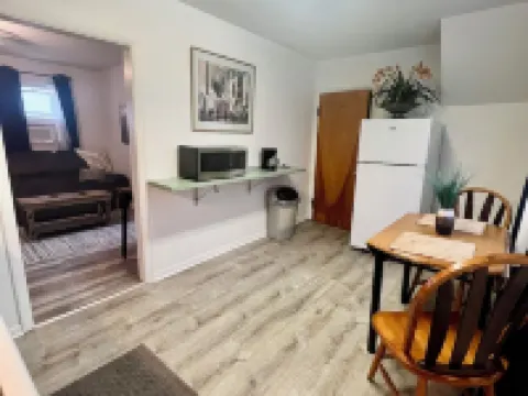 Cozy 1-bedroom flat in lovely Corning Hotels in Corning