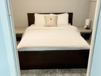 12 min to Downtown! Child&Pet Friendly , Fully Stocked Kitchen, W/, Back Hotels in Sherrelwood