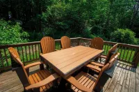 Cozy Cabin tucked in the woods. Pet-Friendly! 7 minutes from Ellicotville!