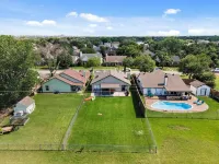 LakeHouse, Private Pool, Hot Tub/Spa, Putting Green, LakeView, Firepit and More!