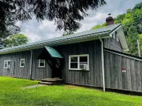 Charming Yet Wild Cozy Retro Cabin Hot Tub, Sunroom, Fire Pit & Trout! Hiking!