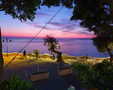 PINK BAY HOUSE 100 MT FROM THE SEA Hotels in Patu