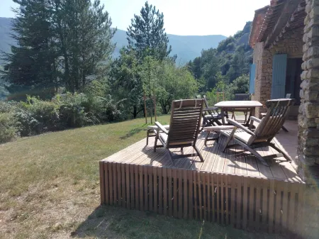 Charmante Maison Avec vue et Jardin en Pleine Nature, Proche des Commodités