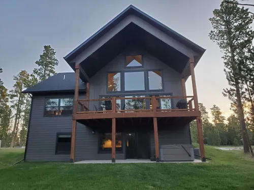 New 5 Bed 4 Bath Cabin, Fire Pit, Hot Tub, Arcade Games & All Paved Roads Hoteles en South Lawrence